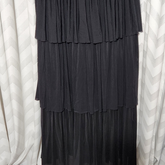 Club L London Tiered Black Dress - Picture 4 of 8